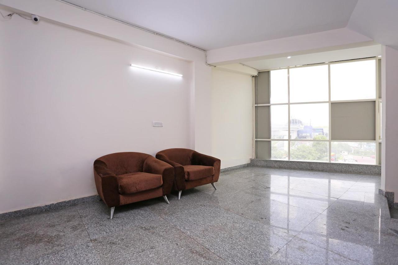 Oyo Dlf Cyber City Near Aravali Biodiversity Park Gurgaon Exterior photo